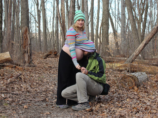 Illustration for article titled These Pregnancy Photos Are So Awkward They'll Make Your Water Break